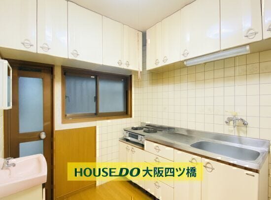 【キッチン】
動線が短く作業しやすい配置で、窓からの採光も心地よい使い勝手の良いキッチン☆