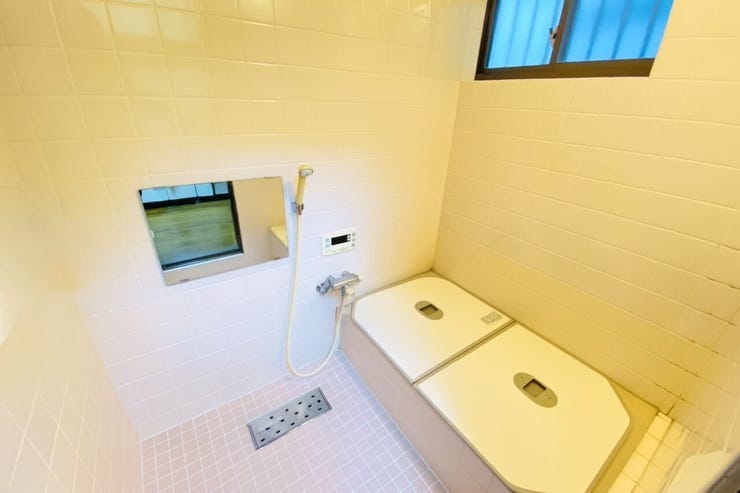 浴槽が深めでしっかり温まれる実用性の高い浴室★