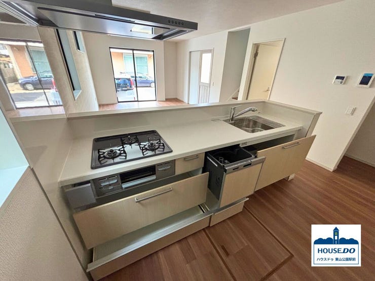 キッチン横にはパントリースペースがあります。