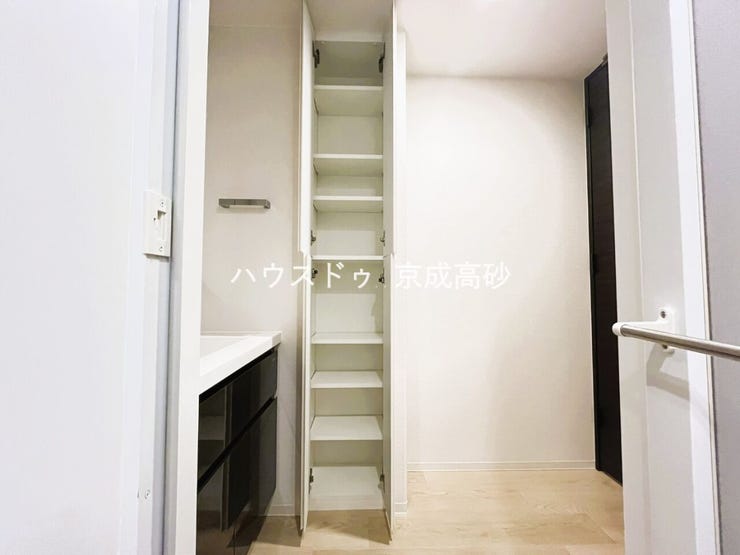 適材適所の収納付きです。