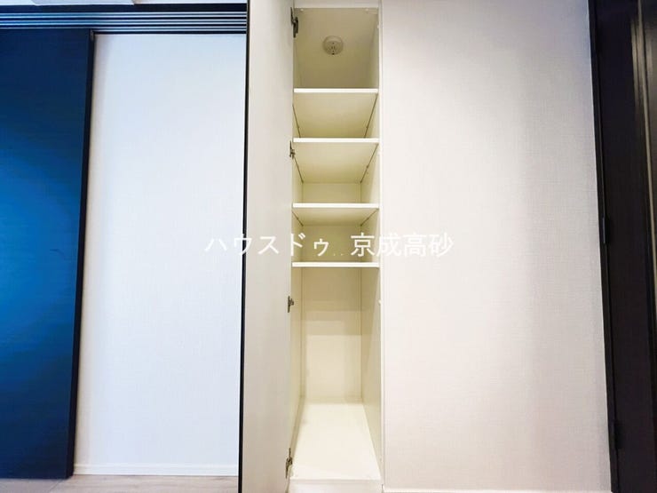 適材適所の収納付きです。