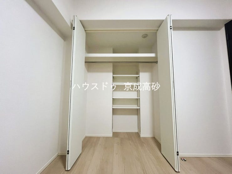 適材適所の収納付きです。