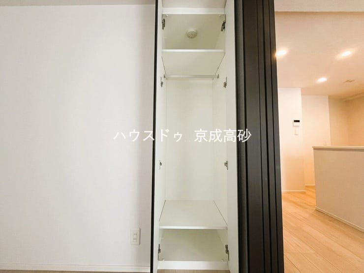適材適所の収納付きです。