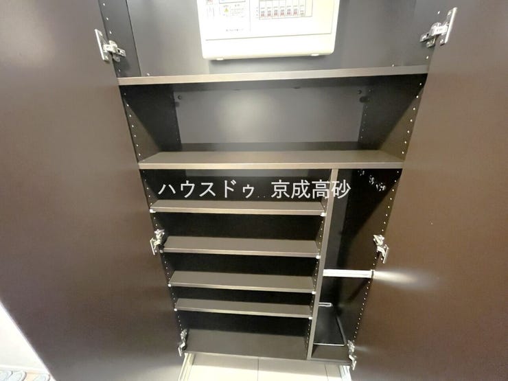 適材適所の収納付きです。