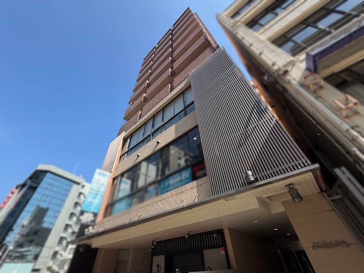 【外観】
JR元町駅から徒歩4分・県庁前駅から徒歩5分のSRC(鉄骨鉄筋コンクリート)造10階建地下1階建♪新耐震基準マンション☆事務所利用可(規約有り)☆スーパーまで徒歩4分で買い物に便利☆商業施設充実☆