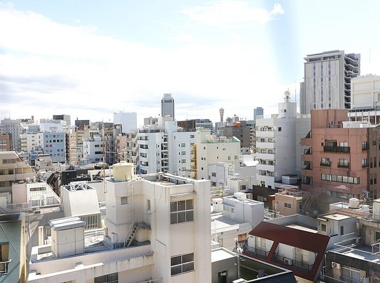 高層階8階 バルコニーからの眺望♪遠くにポートタワーが望めます☆