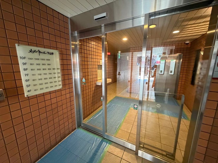TVモニター付オートロックで防犯面も安心♪店舗:1~3階、住戸:4~10階。駐車場は地下店舗専用・分譲駐車場のみ。