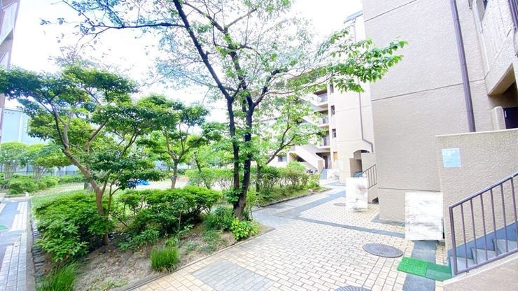 落ち着いた雰囲気の閑静な住宅街で環境の良い立地です。