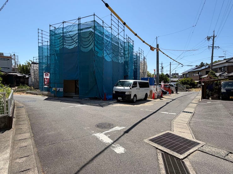 福岡小学校まで徒歩約7分、福岡中学校まで徒歩約14分です。お子様の通学も安心な立地です。