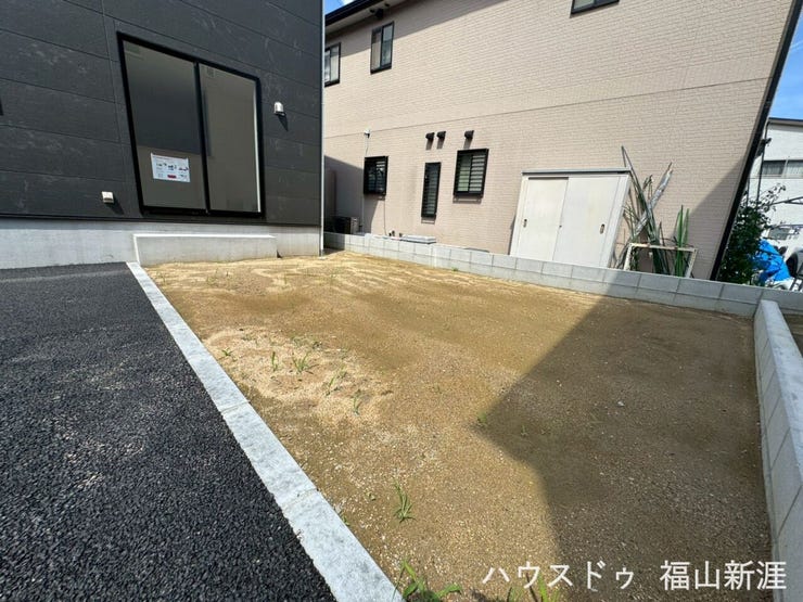 陽当り良好のお庭スペース♪エクステリアや外壁の工夫でプライベート空間ができます!