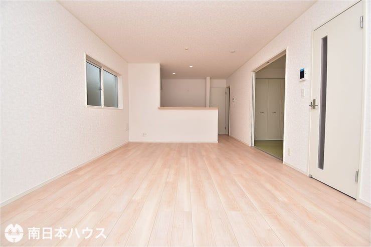 桜ヶ丘１丁目 新築戸建 桜ヶ丘１丁目／２区画 【リビング同型写真】16.7帖のリビングには5帖の和室があります！