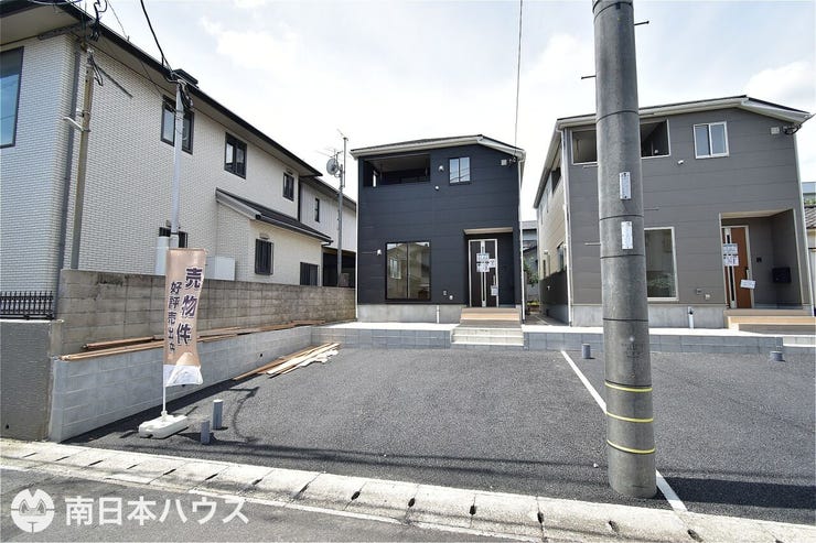 桜ヶ丘１丁目 新築戸建 桜ヶ丘１丁目／２区画 【外観】令和8年8月15日　撮影
駐車場の工事完了しました！内装工事も間もなく完了します！