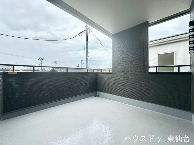 晴れた日は家族の布団を一気にふかふかにできる、ワイドなバルコニーです♪