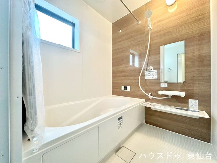 入浴以外はお洗濯物も乾かしてくれる働きもののお風呂です♪
足を延ばしてゆっくりくつろげる、戸建ならではの浴室です♪