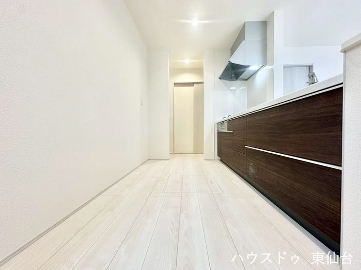 お好みのカップボードを置くスペースもありますね♪