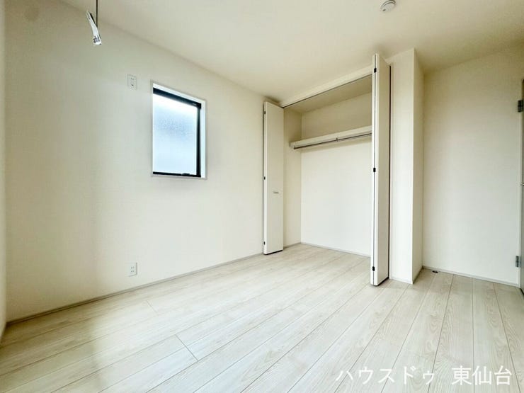 大きなクロゼットでお片付けが得意になれそうです♪