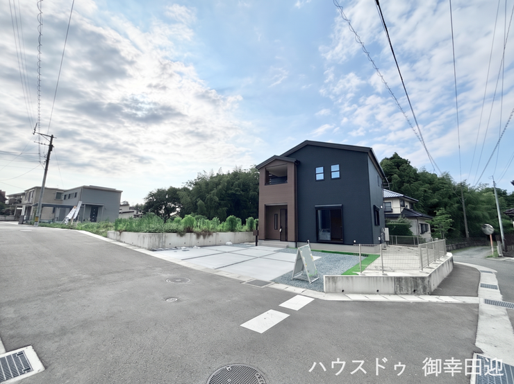 ■理想を叶える新しい暮らしの舞台■高いデザイン性と機能性を兼ね備えた住まい。ここで、家族の新しい物語が始まります。