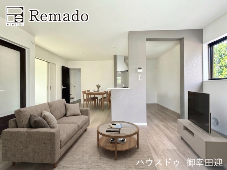 【リビング】
■家族の笑顔が集う中心地■お気に入りの家具を迎え、窓からは心地の良い光が差し込みます。※CGで家具を配置しています。