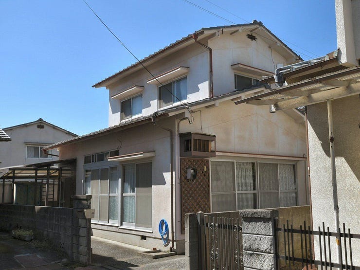 外観を南東側より撮影