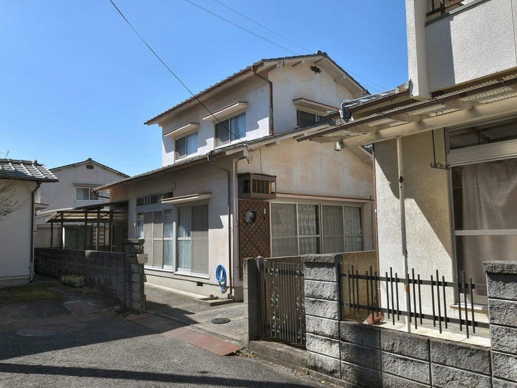 外観を南東側より撮影