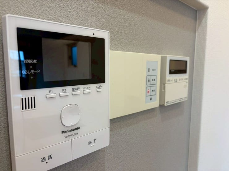 ◇売却査定相談◇
「急な転勤」「相続による売却」「金銭的な理由」など住まいの売却をそれぞれです。
仲介はもちろんのこと、弊社独自のネットワークで買取案件もご相談できます!