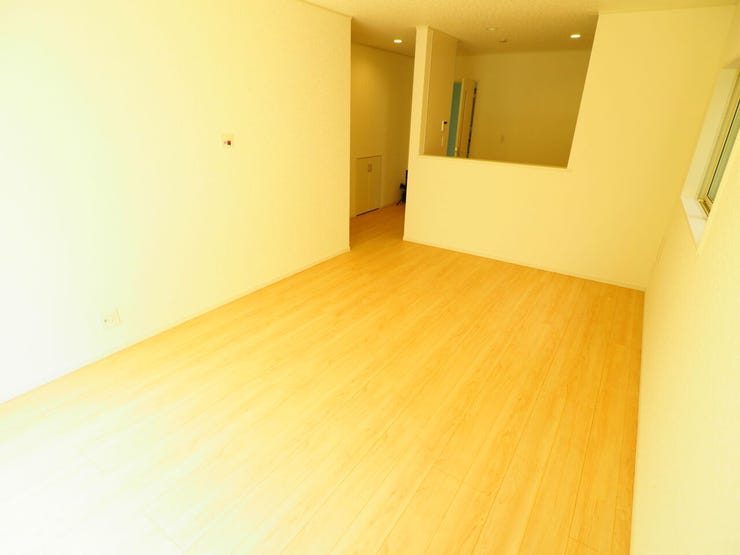 南向きの明るいリビングは、たっぷりの光と風をを取り込める設計です。ご家族が自然と集う居心地のよい空間となっています♪