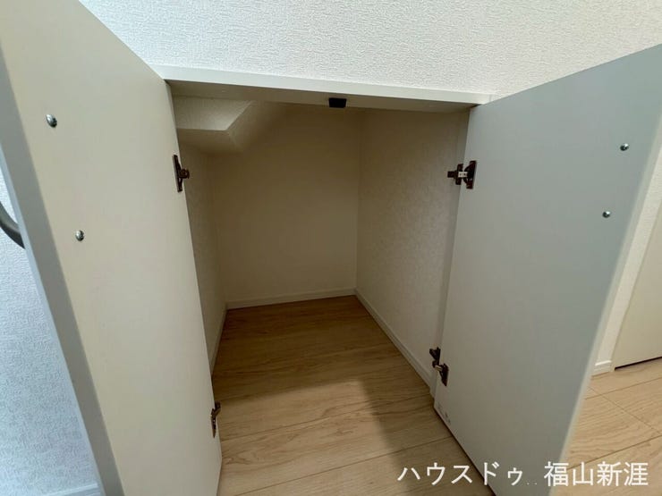 ちょっとした収納スペースです♪
小物の収納などにも大活躍です♪