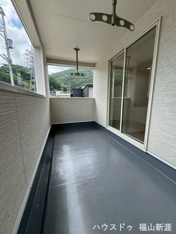 陽当りのいいバルコニーでどの角度からでも明かりを感じられます。