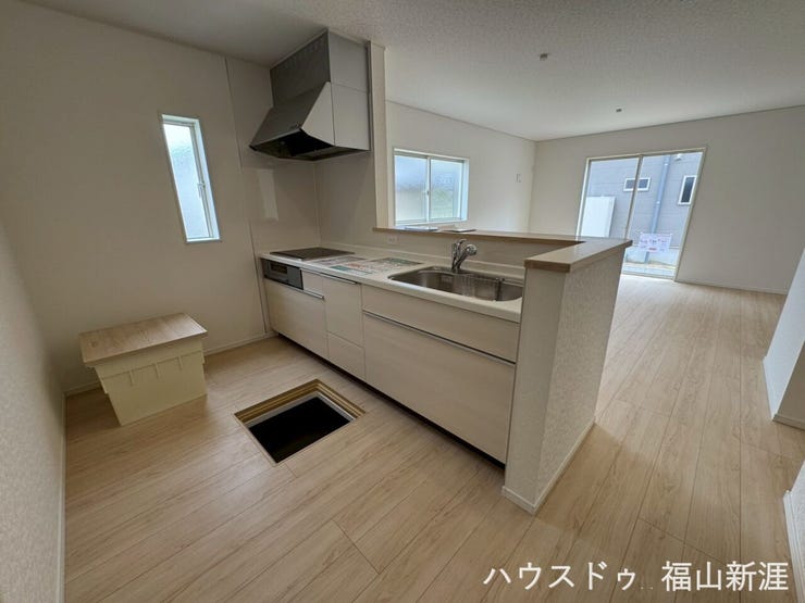 対面キッチンでリビングの端まで見渡せます。お子様の声に耳を傾けやすい設計です。