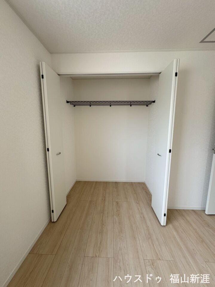幅の広い収納スペース完備です♪