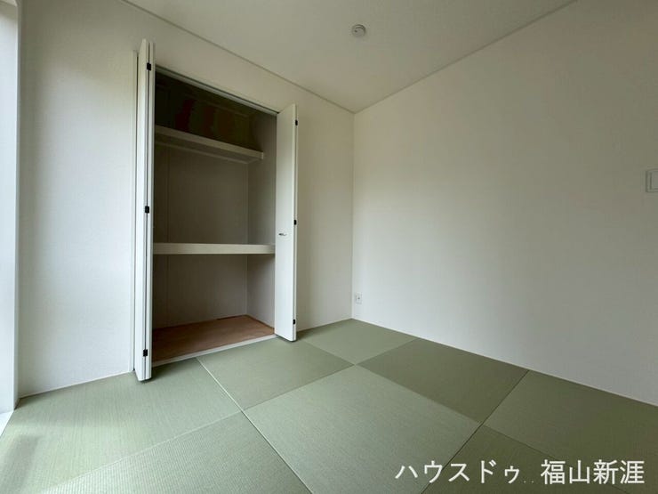4.5帖の洋風和室。使いやすい広さでお泊りの際やお子様の遊び場にも最適です。