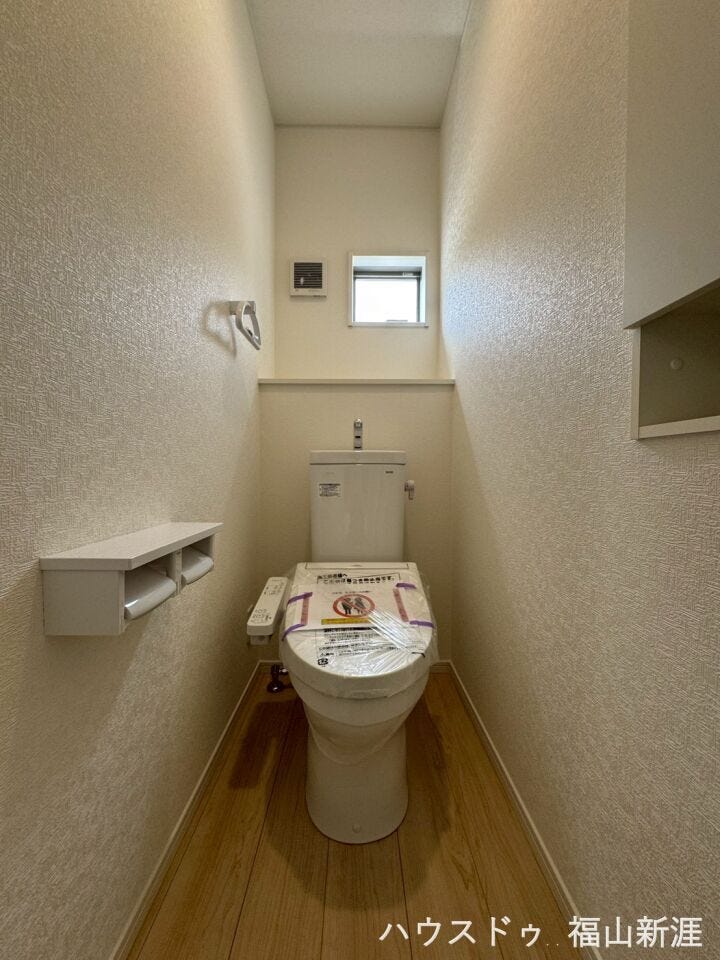 窓付きで換気も十分に行えます♪
