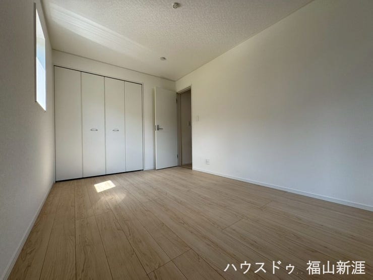 6帖の洋室になります♪
お子様部屋にも最適です♪