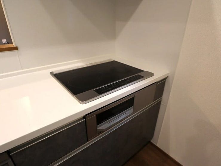 汚れてもサッとひと拭き♪毎日気軽にリセットできるキッチンです!