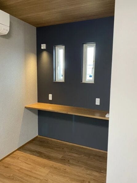 こちらのワークスペースはメイク台やパソコンデスクにいかがでしょうか♪