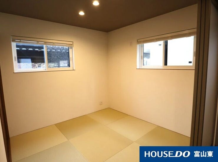 温かみある和室!窓の位置が高めになっているのでプライバシーの確保も◎