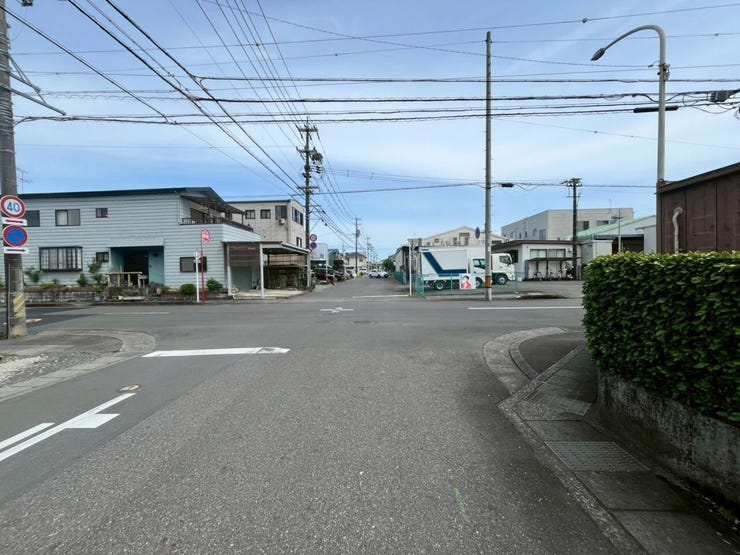 前面道路になります。