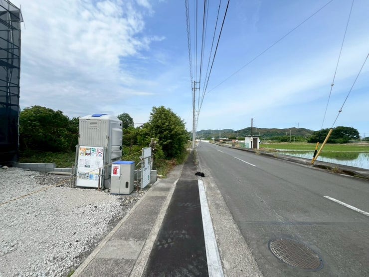 前面道路になります。