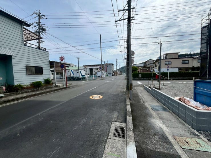 前面道路になります。