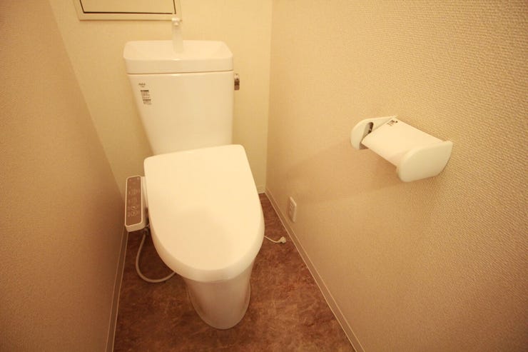 住まい全体に息づく清潔感。白が映える、クリーンで心地よいトイレ空間。
