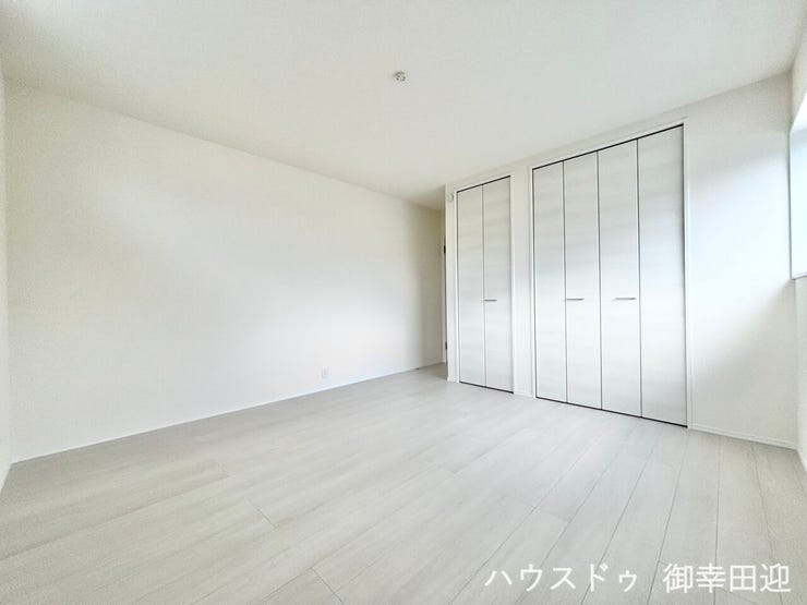 ■2階8.5帖洋室■心からリラックスできる静けさ、上質な眠りで、毎日をリセットします。明日への活力を養う空間です。