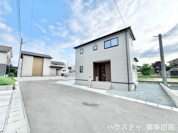 ■理想を叶える新しい暮らしの舞台■高いデザイン性と機能性を兼ね備えた住まい。ここで、家族の新しい物語が始まります。