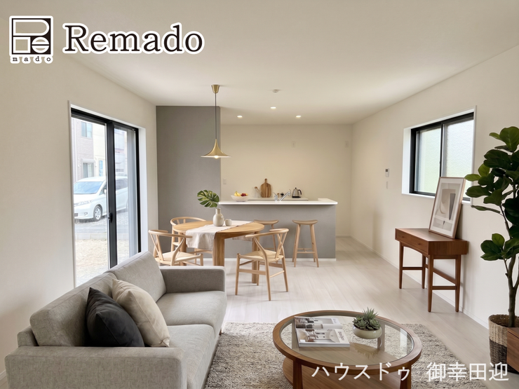 【リビング】
■家族の笑顔が集う中心地■お気に入りの家具を迎え、窓からは心地の良い光が差し込みます。※CGで家具を配置しています。