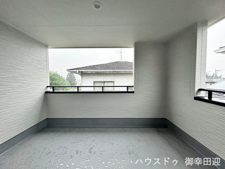 ■空の下の開放的な特等席■日光浴や読書、外の空気を感じながらリフレッシュ。暮らしを豊かにする、もう一つの心地よい空間です。