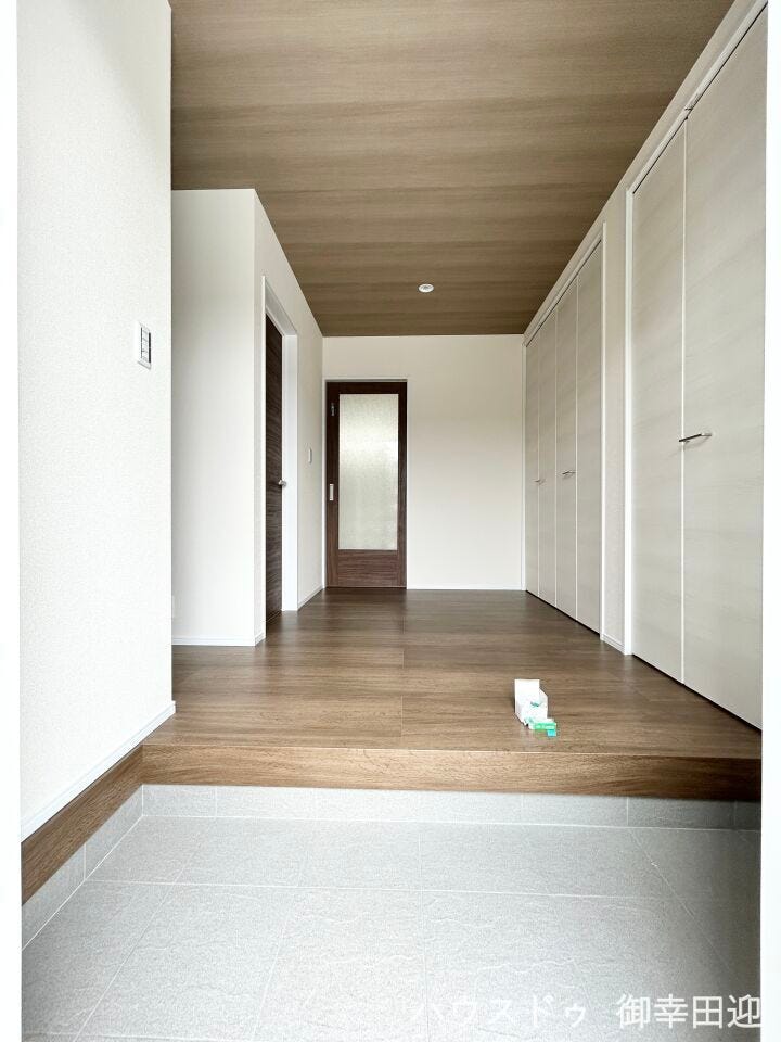 ■「しまう」が叶える美しい玄関■大容量のシューズボックスがあることでいつも整理された、気持ちの良い「家の顔」を保てます。