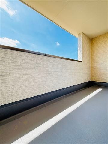 インナーバルコニーを採用し、天候を気にせず使いやすい快適な空間を実現。毎日の暮らしに便利な設備です。