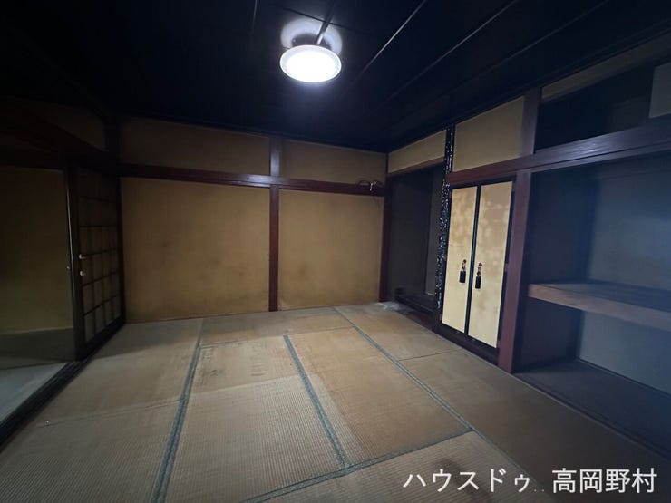 1階和室 8帖
ゆったりとした広さの和室。ご家族での団らんや多目的に活用できます。