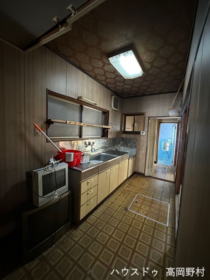 作業スペースがしっかり確保されたキッチン。リフォームでさらに使い勝手の向上も可能です。