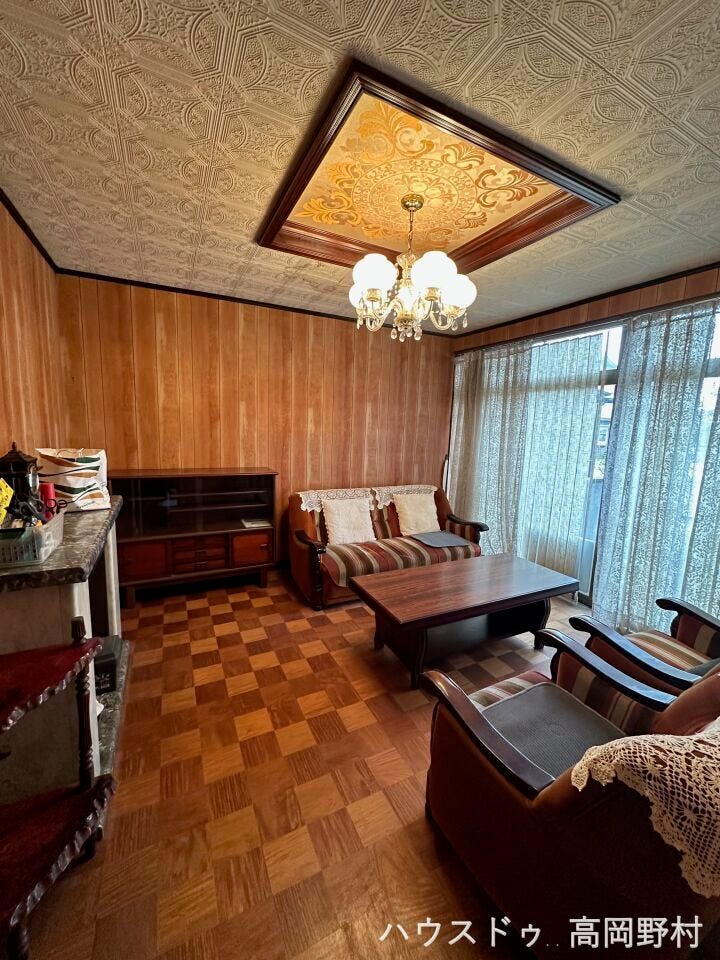 1階洋室 8帖
ゆとりのある広さの洋室。リビングや寝室としても使いやすい空間です。