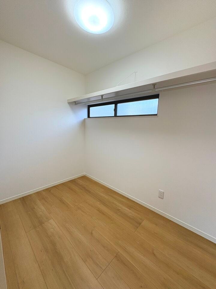 ご家族みんなの衣類や荷物がたっぷり保管できるウォークインクローゼットです!